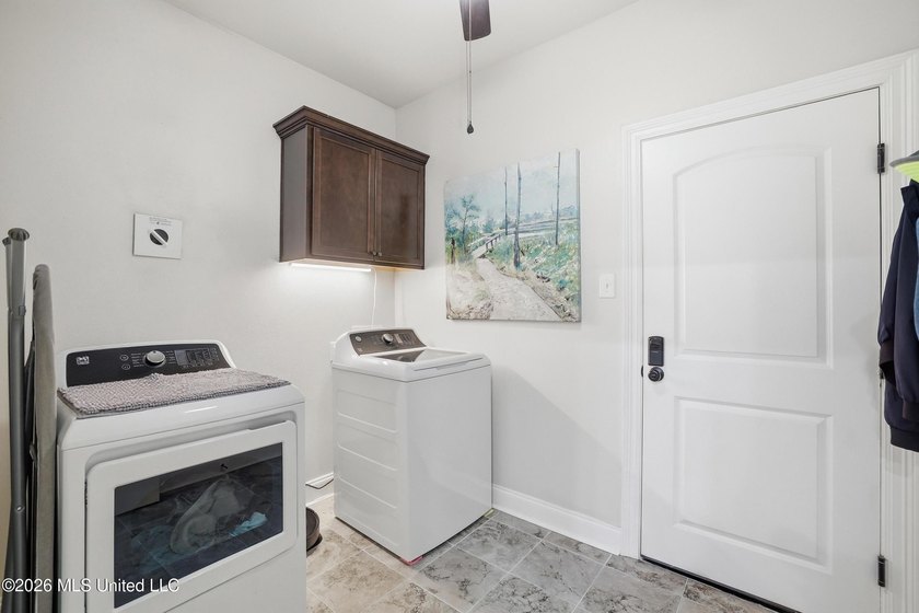 Luxury Coastal | Artistic Retreat in South Breeze Subdivision - photo 34