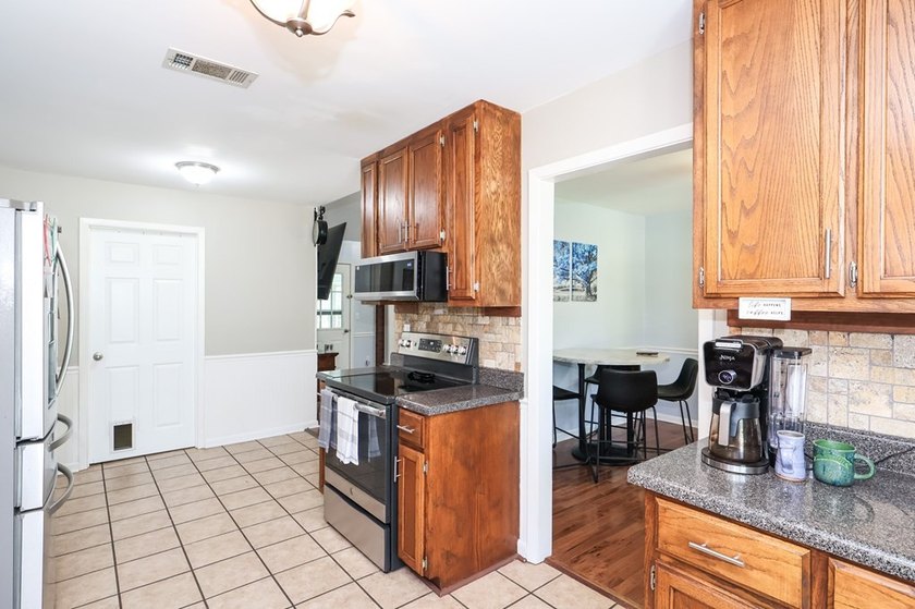 Tucked away in desirable Quail Creek Estates, this spacious - photo 13