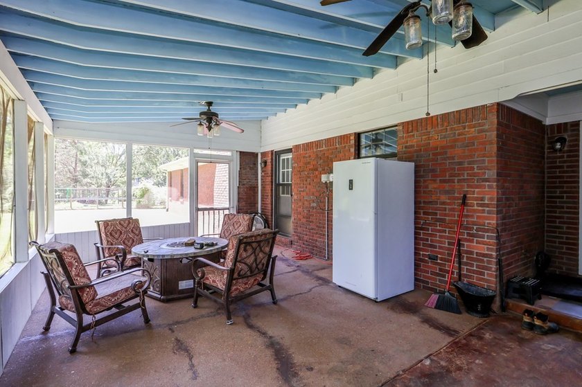 Tucked away in desirable Quail Creek Estates, this spacious - photo 38