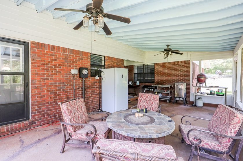 Tucked away in desirable Quail Creek Estates, this spacious - photo 39