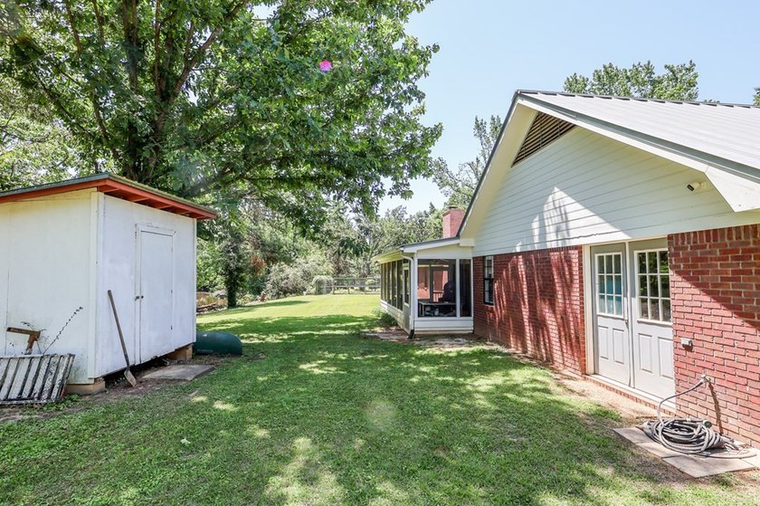 Tucked away in desirable Quail Creek Estates, this spacious - photo 42