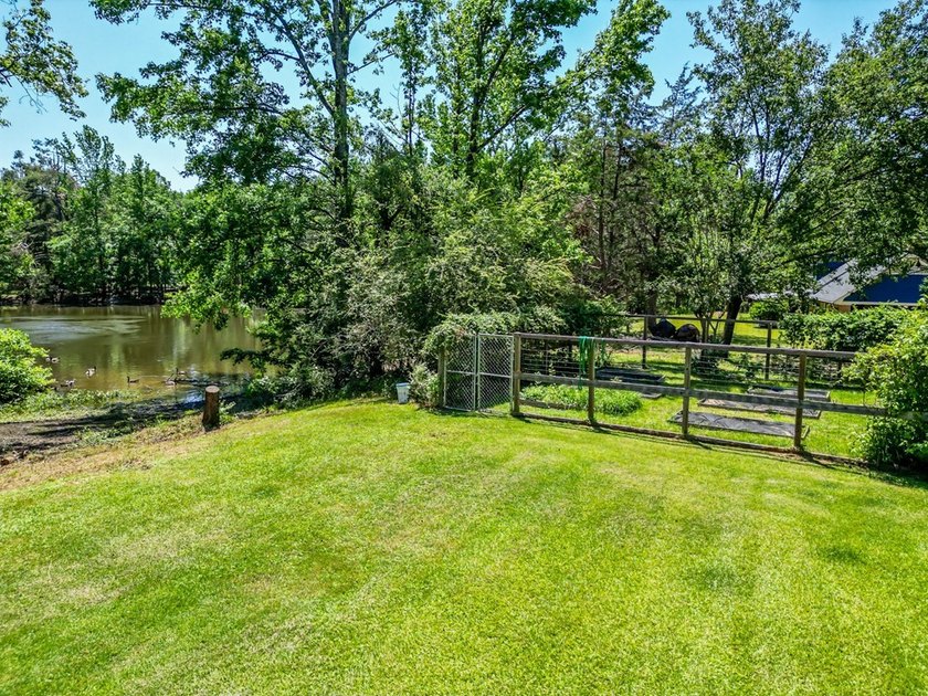 Tucked away in desirable Quail Creek Estates, this spacious - photo 50