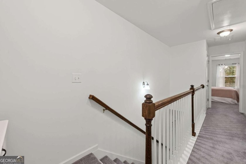 Beautifully maintained 3-bedroom, 2.5-bath end unit townhome in - photo 26