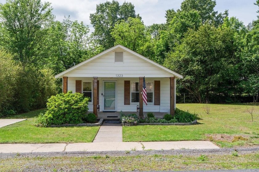 1323 W Searcy Street quietly delivers. Crisp white siding with - photo 34