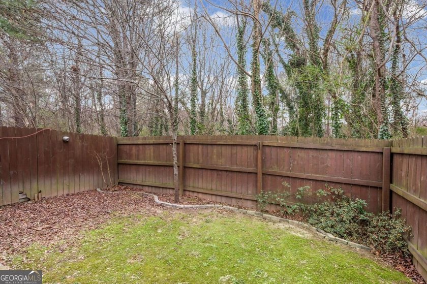Beautifully maintained 3-bedroom, 2.5-bath end unit townhome in - photo 36