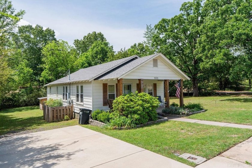 1323 W Searcy Street quietly delivers. Crisp white siding with - photo 37
