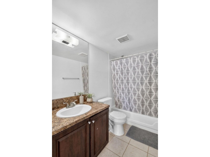 Welcome to this well-appointed two-bedroom, two-bathroom - photo 14