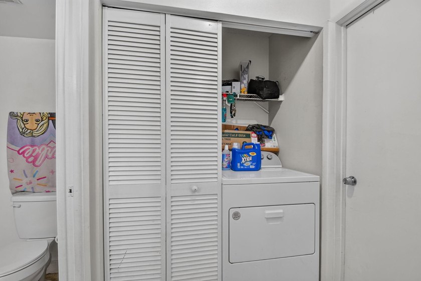 Welcome to this well-appointed two-bedroom, two-bathroom - photo 15