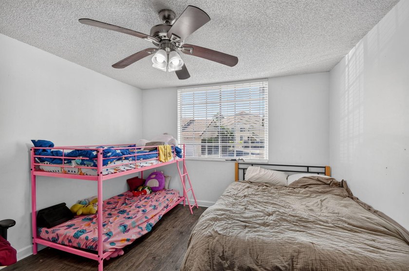 Welcome to this well-appointed two-bedroom, two-bathroom - photo 19
