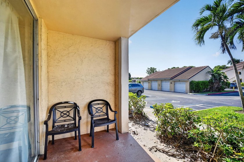 Welcome to this well-appointed two-bedroom, two-bathroom - photo 21