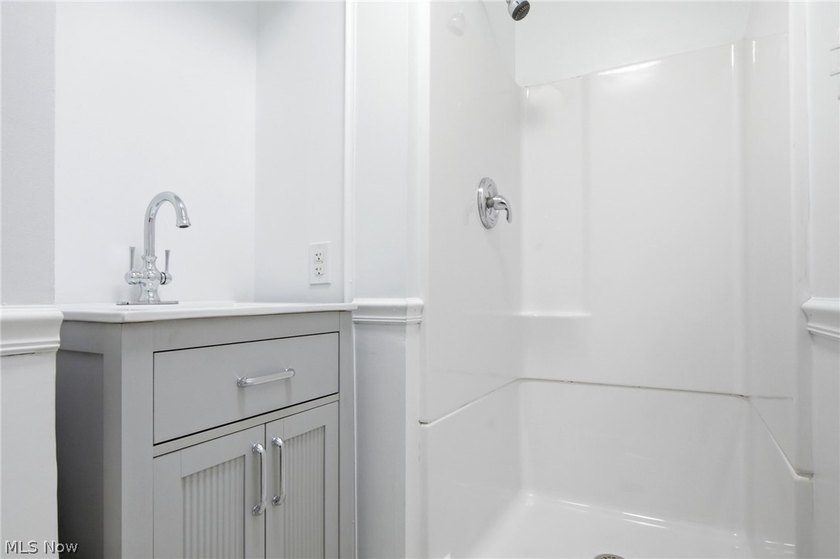 A wonderful Bay Village lifestyle awaits in this move-in ready - photo 25