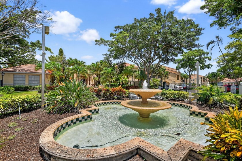 Welcome to this well-appointed two-bedroom, two-bathroom - photo 26