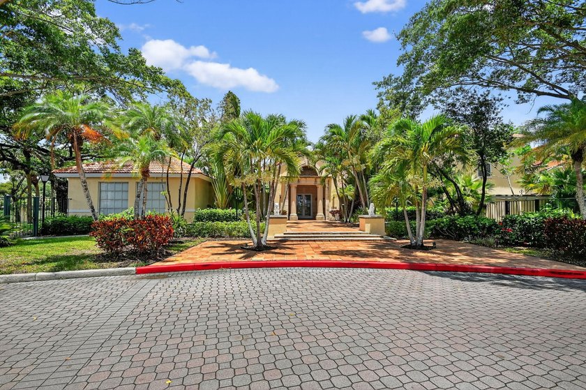Welcome to this well-appointed two-bedroom, two-bathroom - photo 27