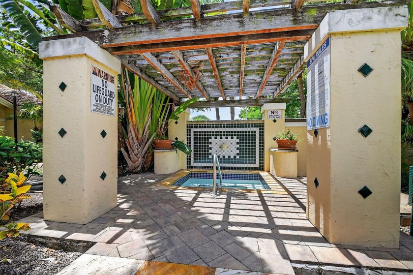 Welcome to this well-appointed two-bedroom, two-bathroom - photo 29