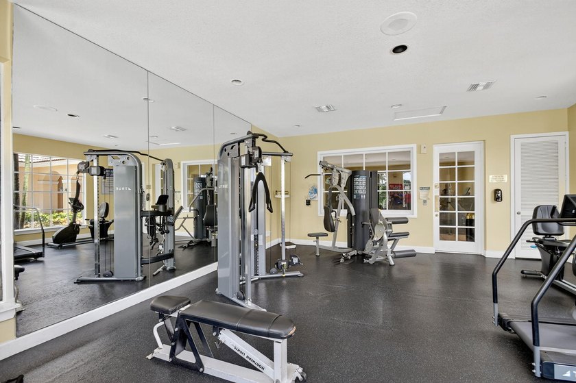 Welcome to this well-appointed two-bedroom, two-bathroom - photo 31