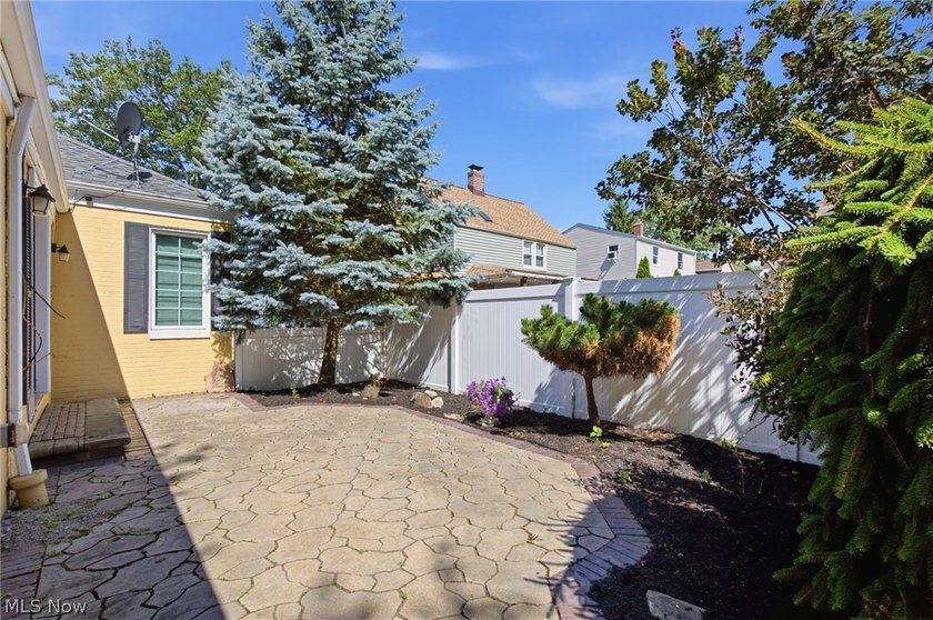 A wonderful Bay Village lifestyle awaits in this move-in ready - photo 32