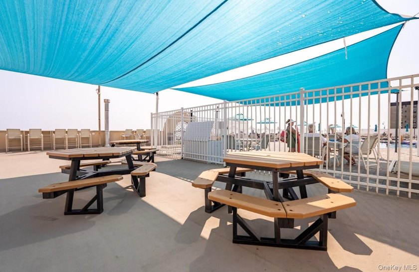 Luxury Building along beautiful Long Beach boardwalk, Beautiful - photo 7