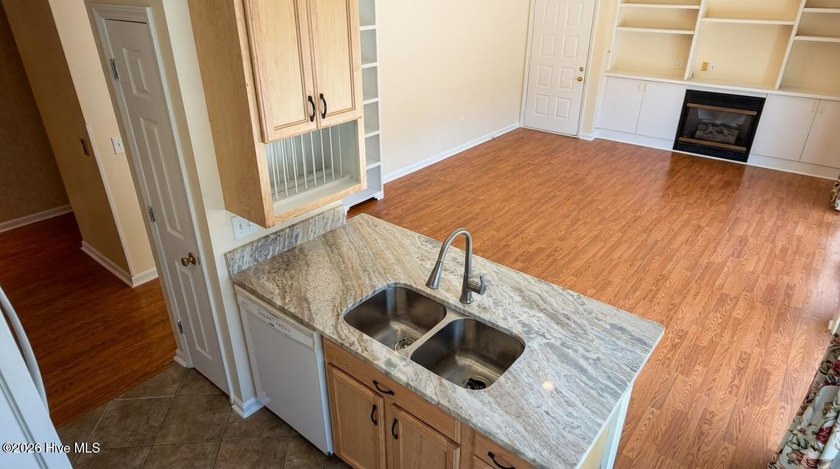 Centrally located in the heart of Wilmington, this beautifully - photo 3