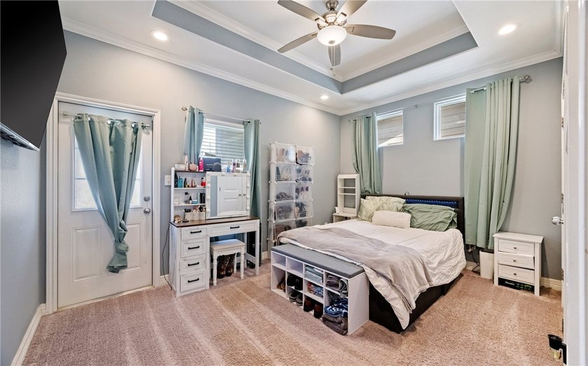 Well-maintained 2-bedroom, 1-bath home offering 954 square feet - photo 6