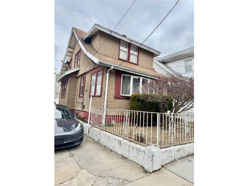 Welcome home! This charming 3 bedroom colonial is located in the - photo 2