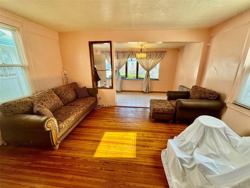 Welcome home! This charming 3 bedroom colonial is located in the - photo 4