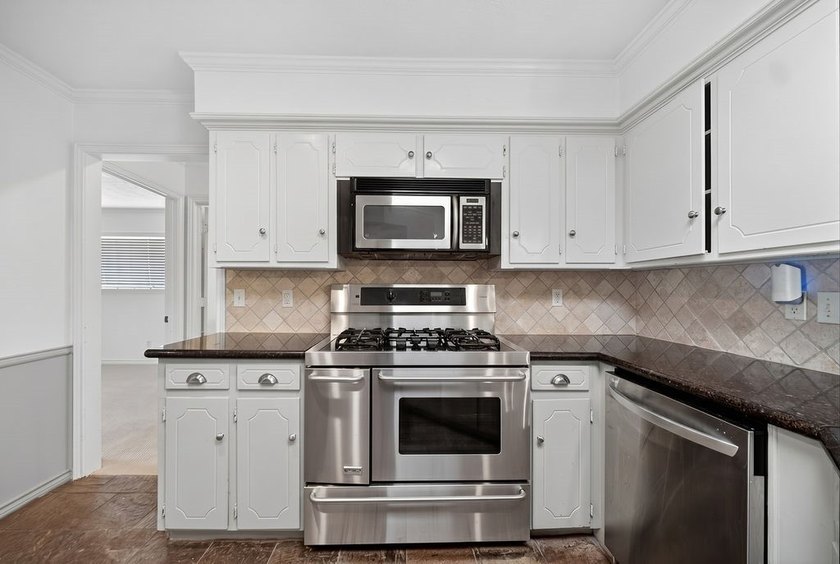 Located in the highly sought-after Canyon Creek Country Club - photo 9
