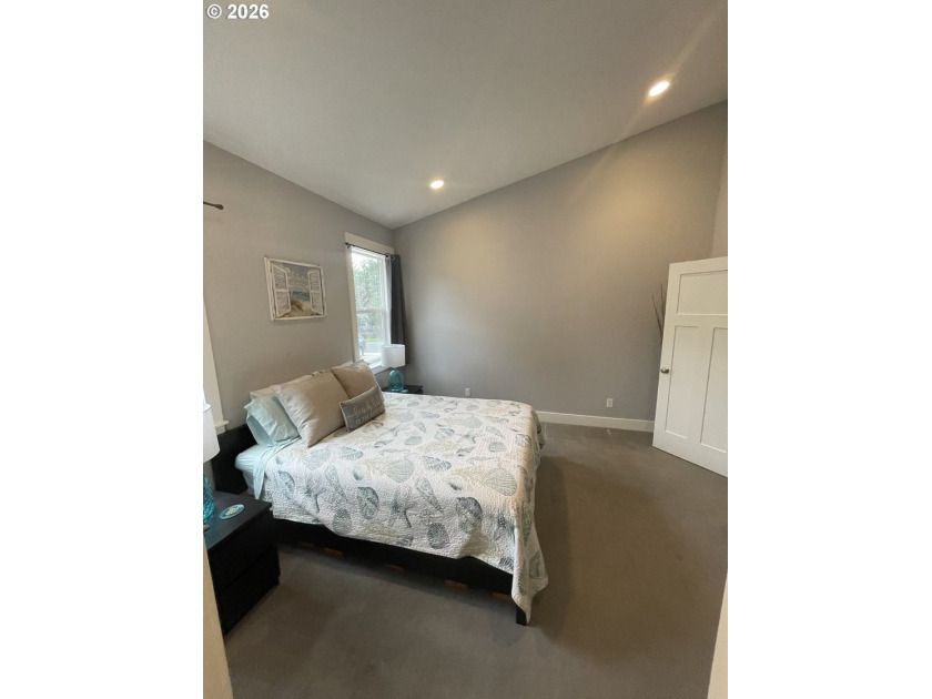1 level close to Lincoln Beaches in the Bayview Resort, a - photo 10