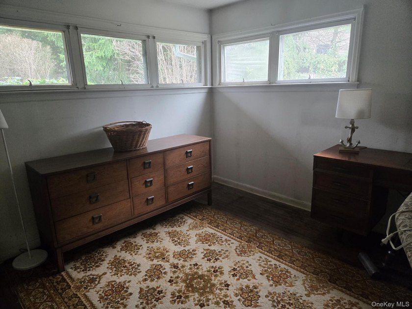 Great opportunity to live in Northport on a private 1 acre. Make - photo 7
