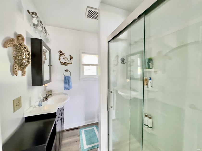 A rare opportunity to own a piece of the Barbee Chain! Perfectly - photo 13