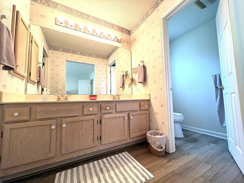 MOVE IN READY home on a quiet cul-de-sac street in the center of - photo 17