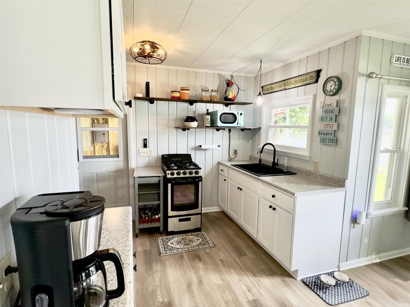 A rare opportunity to own a piece of the Barbee Chain! Perfectly - photo 23