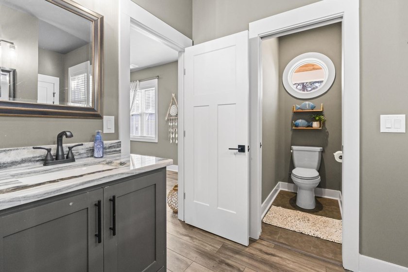 Move-in-ready three-bedroom raised beach home in Marshland Park - photo 33