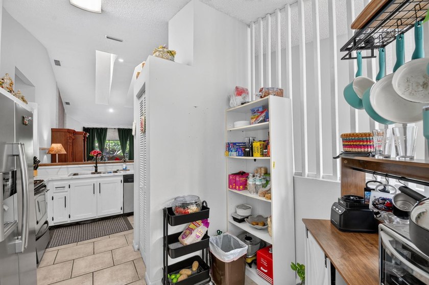 Beautiful 3 bedroom, 2 bathroom townhome with water view. See - photo 11