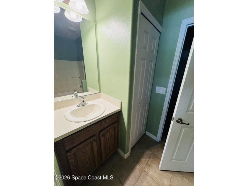 Spacious 4BR/3BA pool home with over 2,300 sq. ft. and a 3-car - photo 21