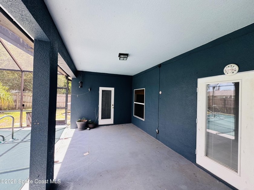 Spacious 4BR/3BA pool home with over 2,300 sq. ft. and a 3-car - photo 22
