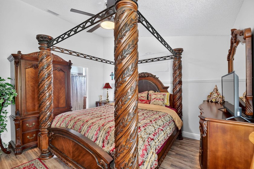 Beautiful 3 bedroom, 2 bathroom townhome with water view. See - photo 27