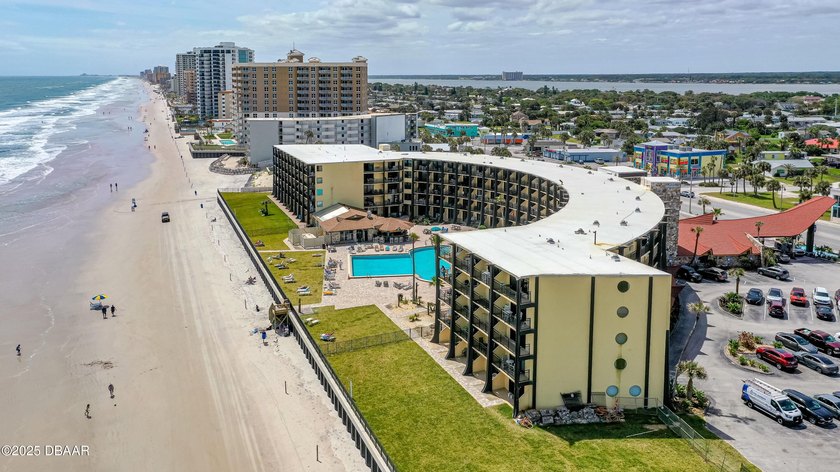 Oceanfront Perfection at the Iconic Hawaiian Inn Beach Resort - photo 36
