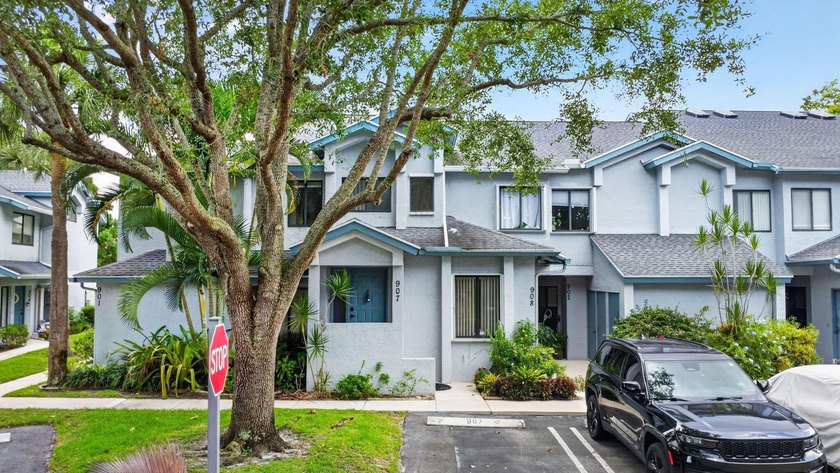 Beautiful 3 bedroom, 2 bathroom townhome with water view. See - photo 48