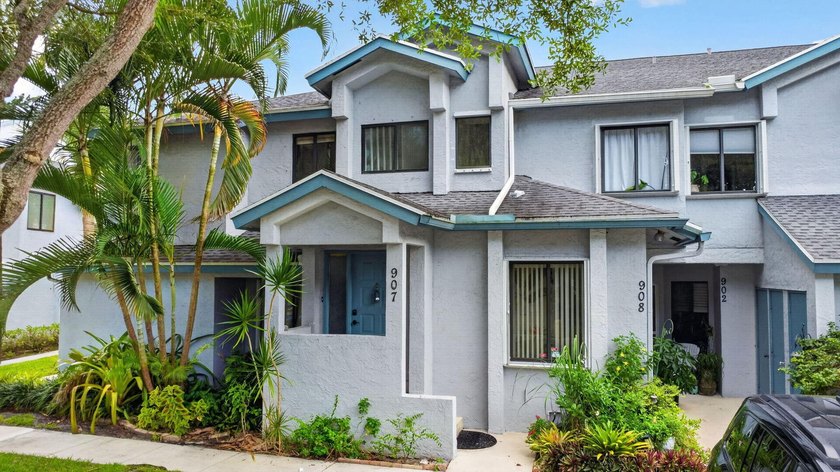 Beautiful 3 bedroom, 2 bathroom townhome with water view. See - photo 49