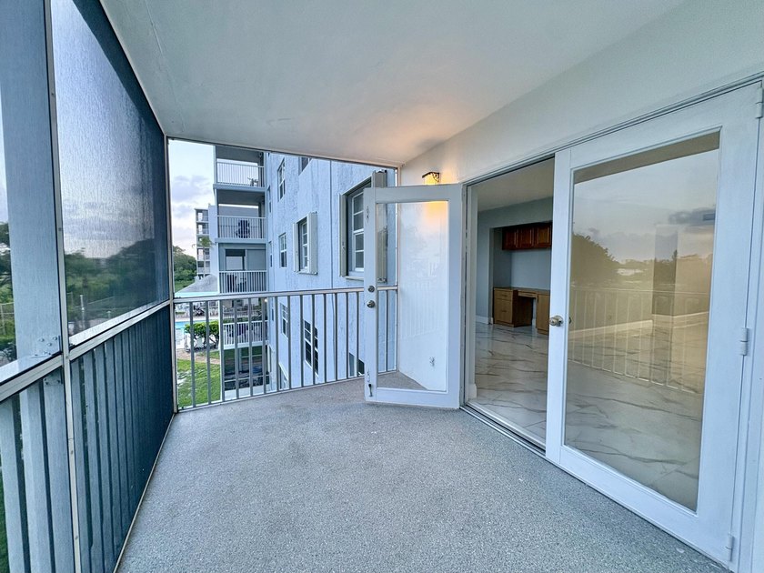 Live in the heart of Boca Raton in this spacious 2-bedroom - photo 13