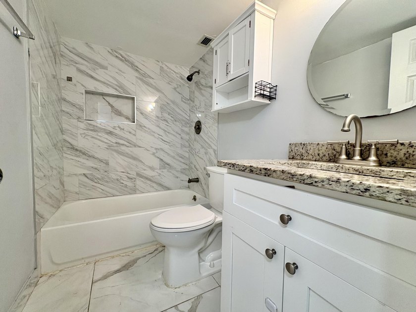 Live in the heart of Boca Raton in this spacious 2-bedroom - photo 17