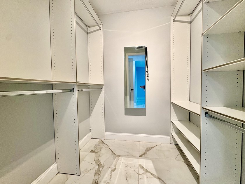 Live in the heart of Boca Raton in this spacious 2-bedroom - photo 21