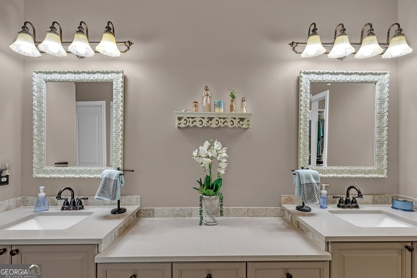 Welcome to this exceptional four-bedroom, four and a half bath - photo 22