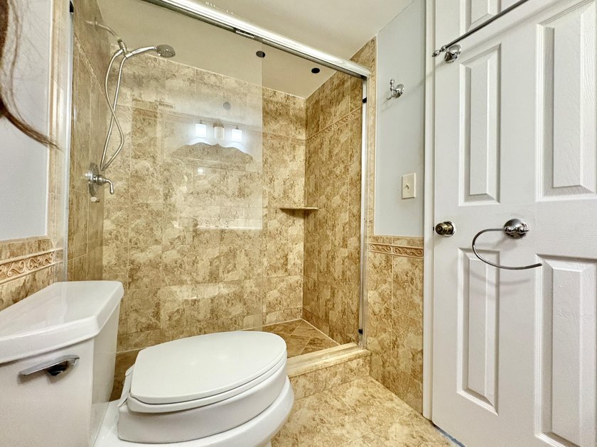 Live in the heart of Boca Raton in this spacious 2-bedroom - photo 24