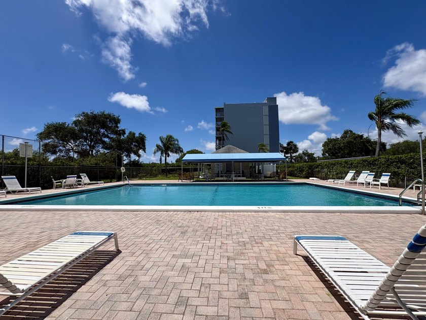 Live in the heart of Boca Raton in this spacious 2-bedroom - photo 30