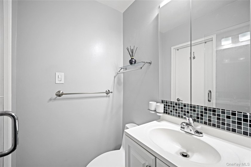 Spacious 2-bedroom, 2-bath co-op located in the desirable New - photo 12