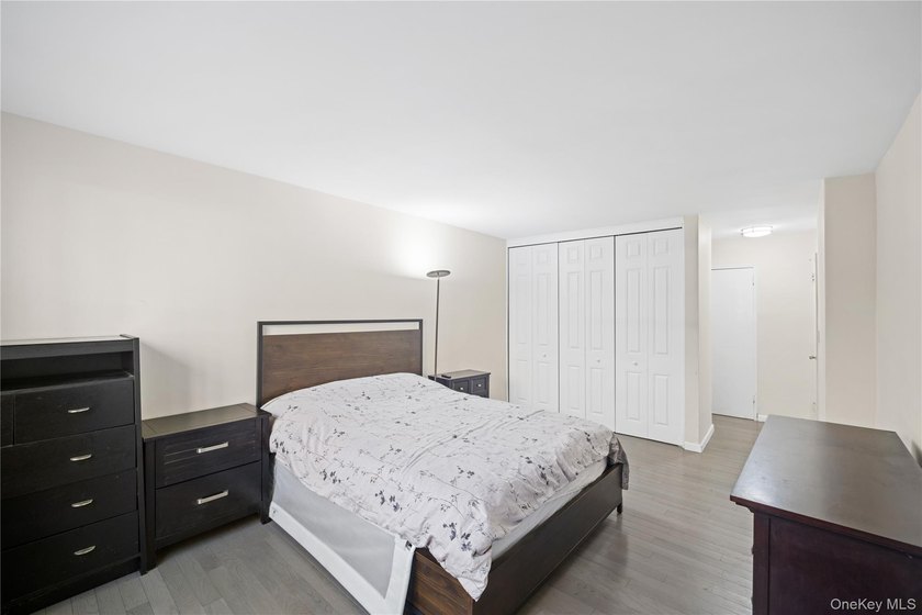 Spacious 2-bedroom, 2-bath co-op located in the desirable New - photo 19