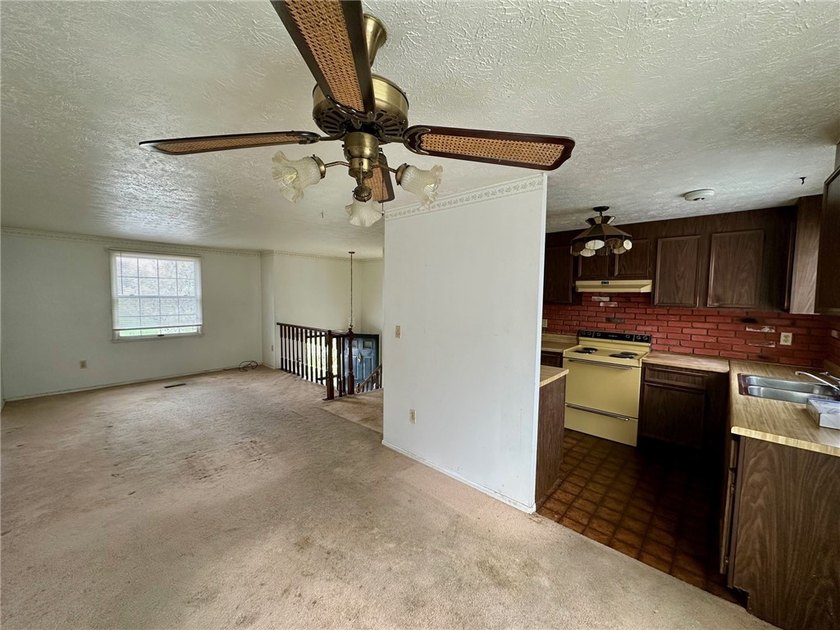 This property presents a great opportunity to build equity fast - photo 3