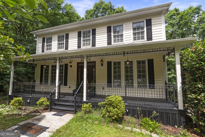 Beautiful home sitting on large cul-de-sac lot in high demand - photo 2