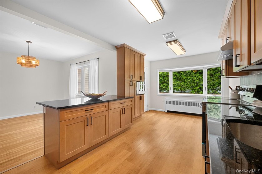 Charming and lovingly maintained wide-line Ranch nestled in - photo 14